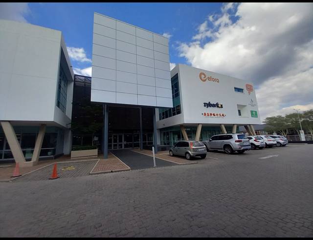 241M² OFFICE TO LET IN FOURWAYS